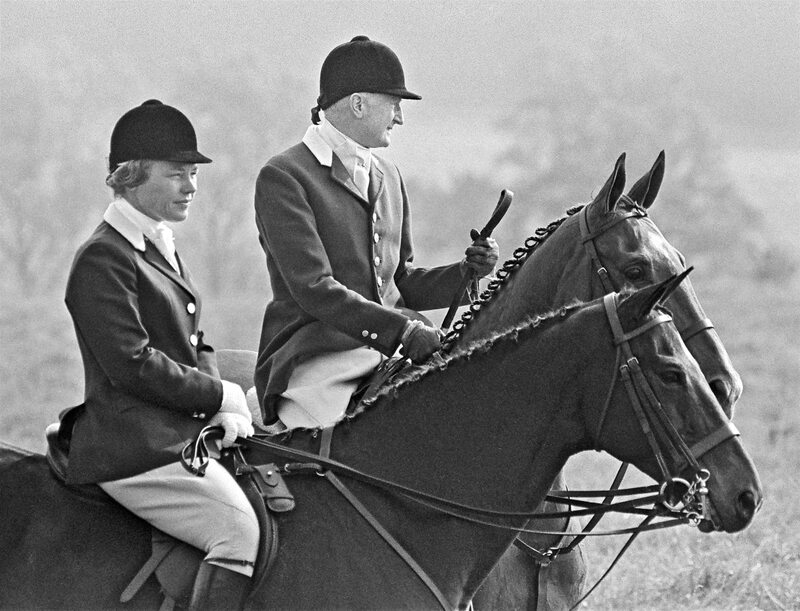 2 Hunt riders on horseback